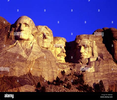 Mount rushmore workers hi-res stock photography and images - Alamy