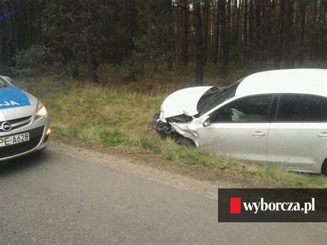 Wypadek Na Starej Tr Jce Pod Gorzowem Jeden Z Kierowc W Ma Z Amane Ebra