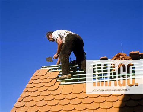 Dachdecker Bei Der Arbeit