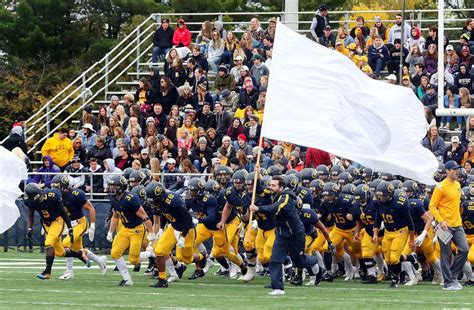 Uw Eau Claire Football Win At Platteville Shows Blugolds Mean Business