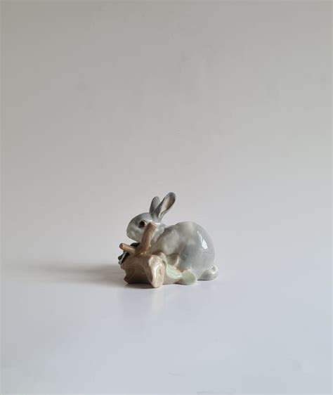 Lladró Rabbit with Log Figurine – Collectable Curios