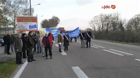 Manifestation d élus pour la reprise des travaux sur la RN 7 YouTube