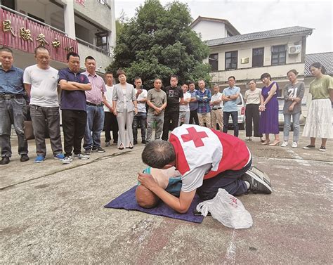 市红十字会开展“人人学急救、急救为人人”现场应急救护知识宣传、普及和培训活动 龙泉新闻网