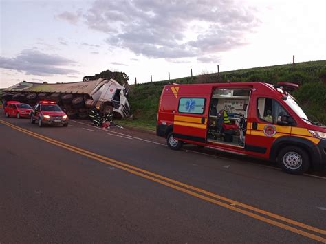 Motorista Fica Ferido Ap S Tombamento De Carreta Na Sc Der Luiz