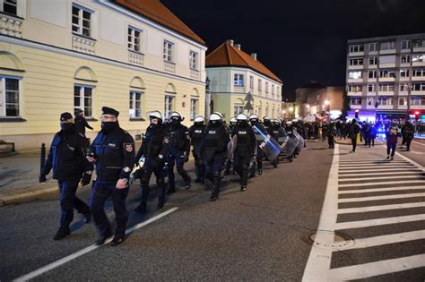 37 osób zatrzymanych po protestach w Warszawie Wiemy kim są