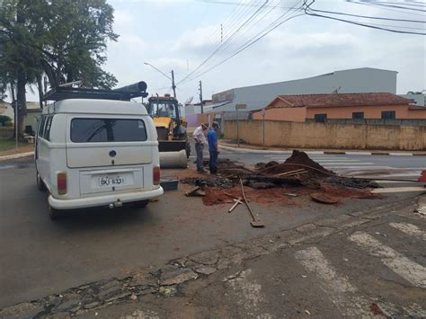 SAEEC realiza instalação de manilha em bueiro Prefeitura de