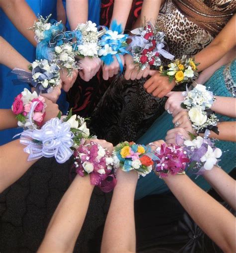 Girls Corsages At High School Prom Corsage Prom Prom Flowers Wrist