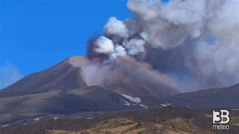 Cronaca Diretta Eruzione Etna Nuovo Parossismo In Atto Esplosioni