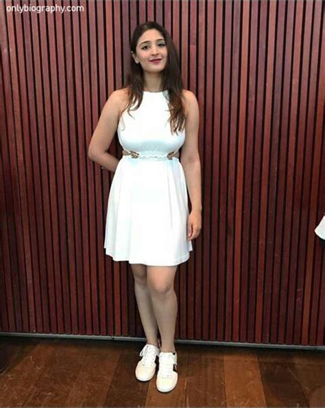 Dhvani Bhanushali Biography Age Height Weight Boyfriend And Wiki