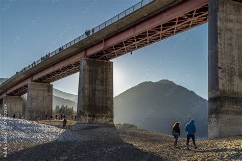 Menschen Besuchen Den Abgelassenen Sylvenstein Speichersee In