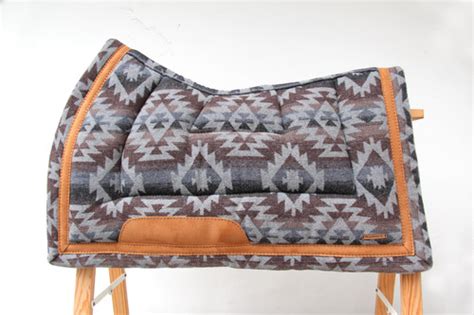 Tapis De Selle Western Navajo Losange Gris Envers Portfolio