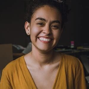 María Camila Medellín Estudiante de Artes Plásticas Da clases de