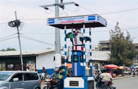 Goma un robot roulage intelligent installé au rond point Mutinga