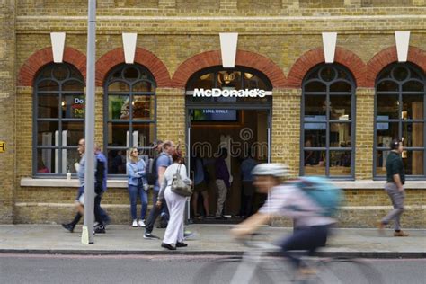 Mcdonald`s Restaurant London Bridge Train Station London Editorial Stock Image - Image of ...