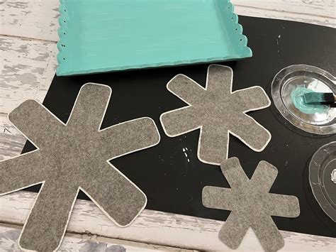 Diy Snowflake Tray With Pan Protectors Re Fabbed