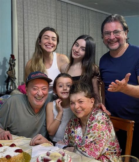 Raul Gil Comemora 64 Anos De Casado Foto Rara Ao Lado Da Mulher