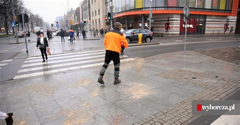 Ślisko i niebezpiecznie w Szczecinie i innych miastach Pomorza