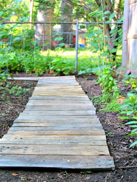 Pallet Wood Walkway For Your Garden Pallets Garden Pallet Garden