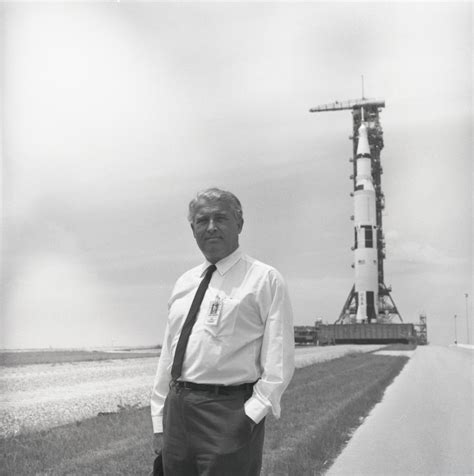 Вернер фон Браун и Apollo 11 (@metkere)