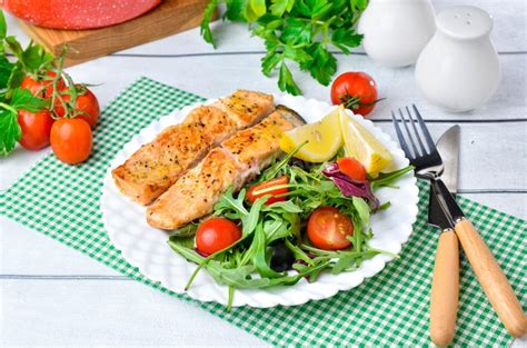 Филе горбуши на сковороде рецепт фото пошагово и видео - 1000.menu