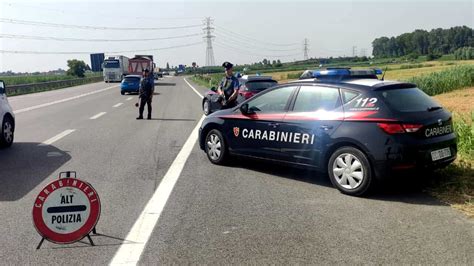 Si Schianta In Pieno Giorno Ubriaco Al Volante Finisce Nei Guai