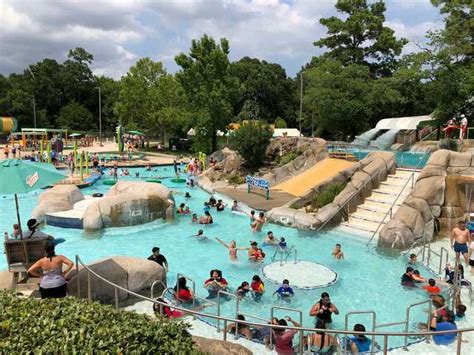 Best 4 Fun Things In Hurricane Harbor Splashtown Waterpark Houston