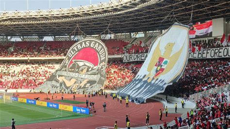 Ultras Garuda Dan La Grande Kompak Bentangkan Koreo Di Stadion Gbk