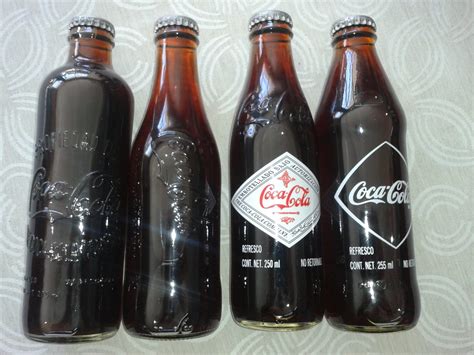 Botellas De Cocacola Llenas Retro Producidas En En