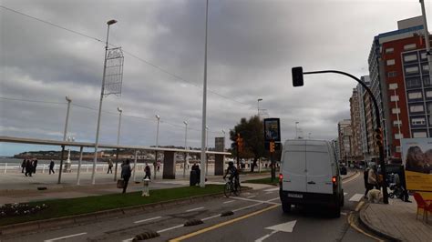 El Atasco De Una Ambulancia En El Muro De San Lorenzo Enfada A Los