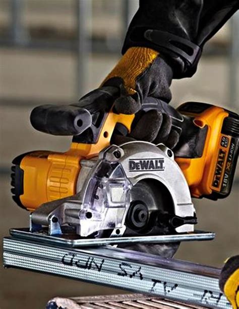 Scie Circulaire DeWALT DCS373N Machine seule Bricomarché