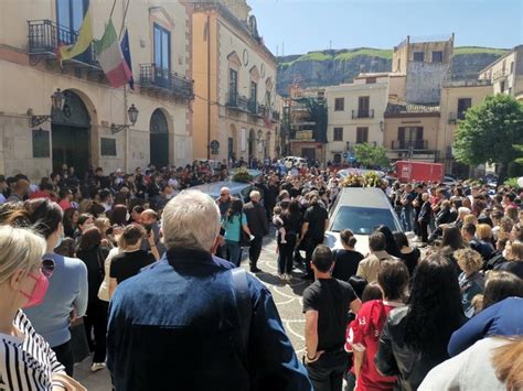 Corleone Celebrati I Funerali Dei Due Giovani Morti In Un Incidente