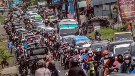 One Way Dihentikan Jalur Puncak Cianjur Langsung Padat