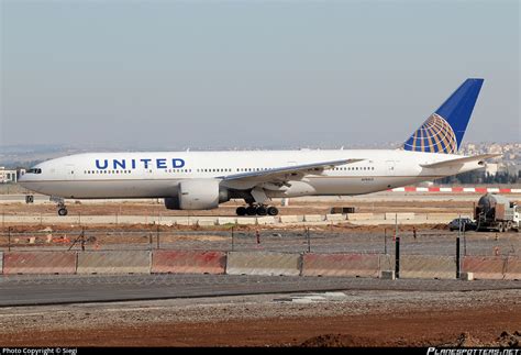 N United Airlines Boeing Er Photo By Siegi Id