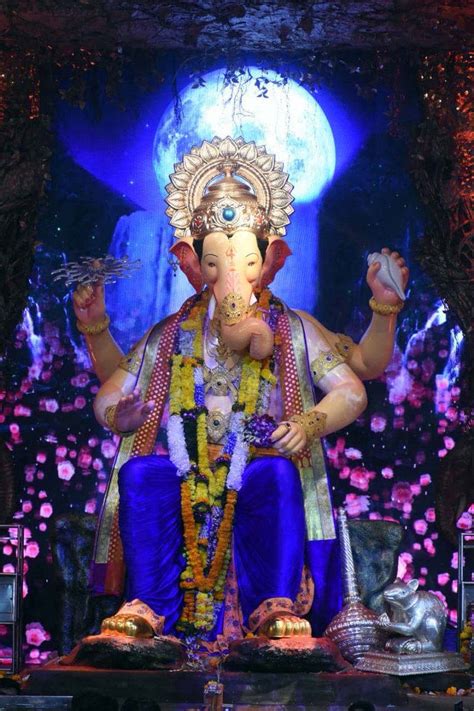 100 Lalbaugcha Raja Pictures