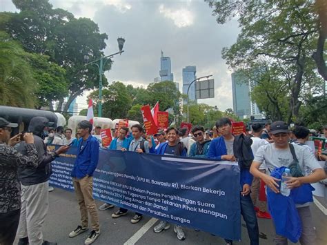 Massa Aksi Di Kpu Minta Semua Pihak Untuk Tidak Menyudutkan