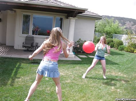 Playful Babe Sunset Diamond Doesn T Mind Groupsex With Tons Of Bukkake Porn Pictures XXX Photos