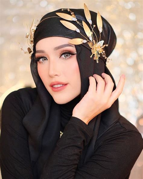 Adelia Pasha Tampil Fresh Dan Elegan Dengan Nude Makeup