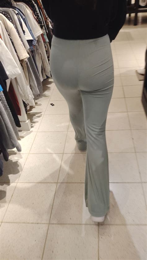 Cute Latina Teen With A Perfect Bubble Ass Spandex Leggings Yoga