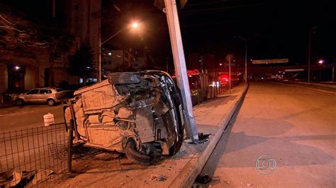 Motorista Fica Ferido Em Capotagem No Bairro Cidade Nova Em Belo