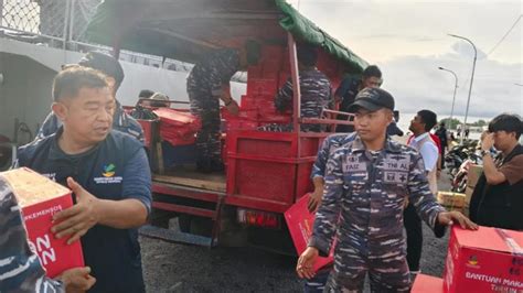 Kemensos Salurkan Bantuan Bagi Pengungsi Erupsi Gunung Ruang Di