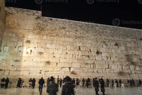 Western Wall, Jerusalem at night 16650870 Stock Photo at Vecteezy