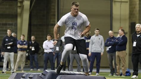 Mike Mcglinchey Offensive Lineman Irish Sports Daily