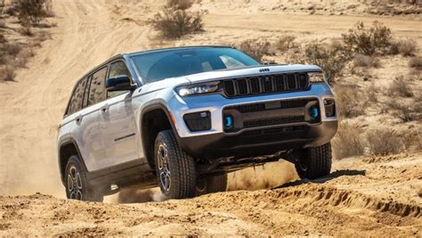 Jeep Cherokee Trailhawk What We Know So Far Cars Frenzy