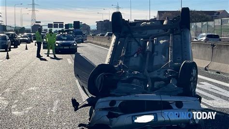 Incidente In Tangenziale A Rivoli Due Veicoli Coinvolti Di Cui Uno