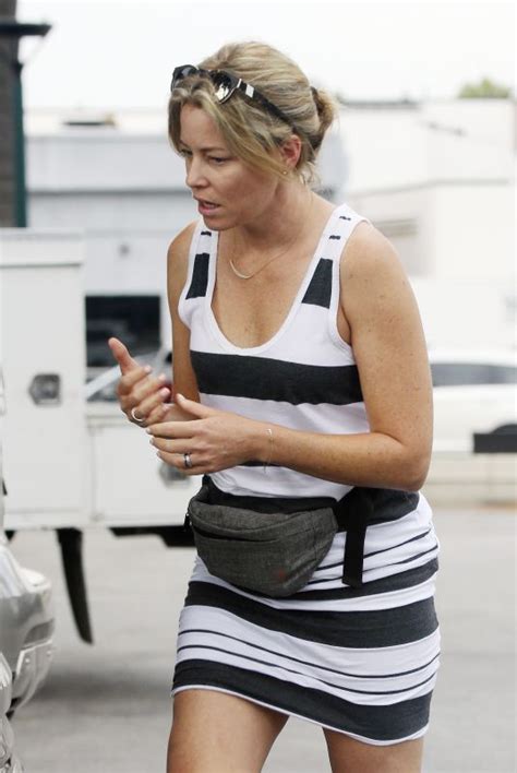 Elizabeth Banks Shopping At Ralphs Grocery In Los Angeles