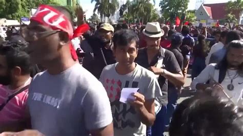 Miles De Personas Se Echan A La Calle En Colombo Para Protestar Contra