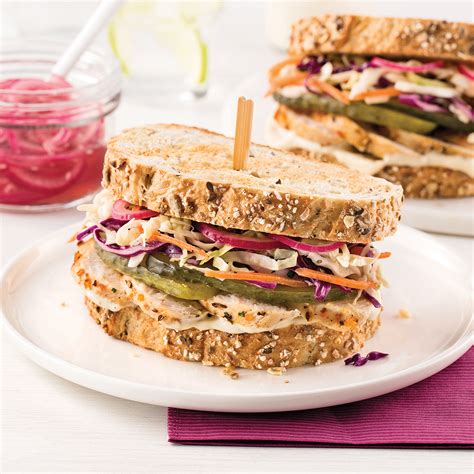 Sandwich au poulet grillé aïoli et oignon mariné Les recettes de Caty