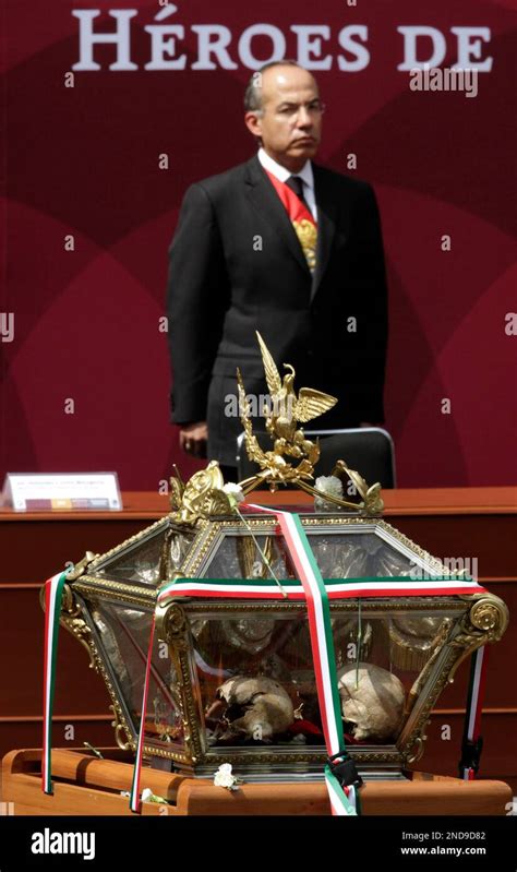 Mexico S President Felipe Calderon Stands By Glass Crypt Holding The