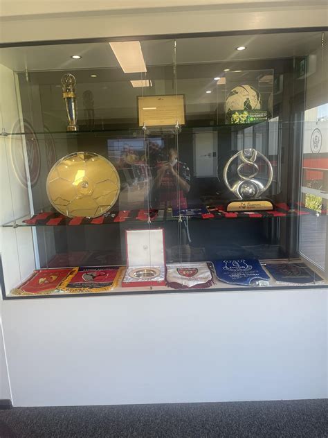 Never gets old seeing the ACL trophy on visit to wsw HQ : r/Aleague