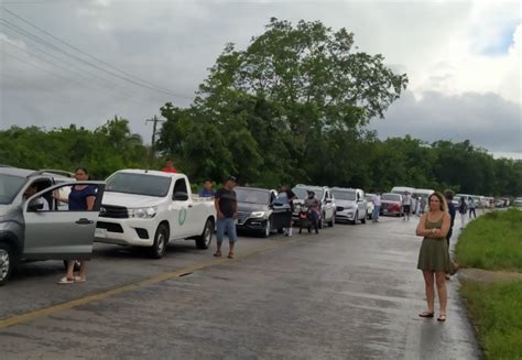 Holbox Pobladores bloquean carretera federal para exigir prevención